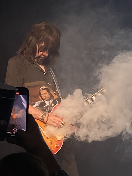 smokingguitar